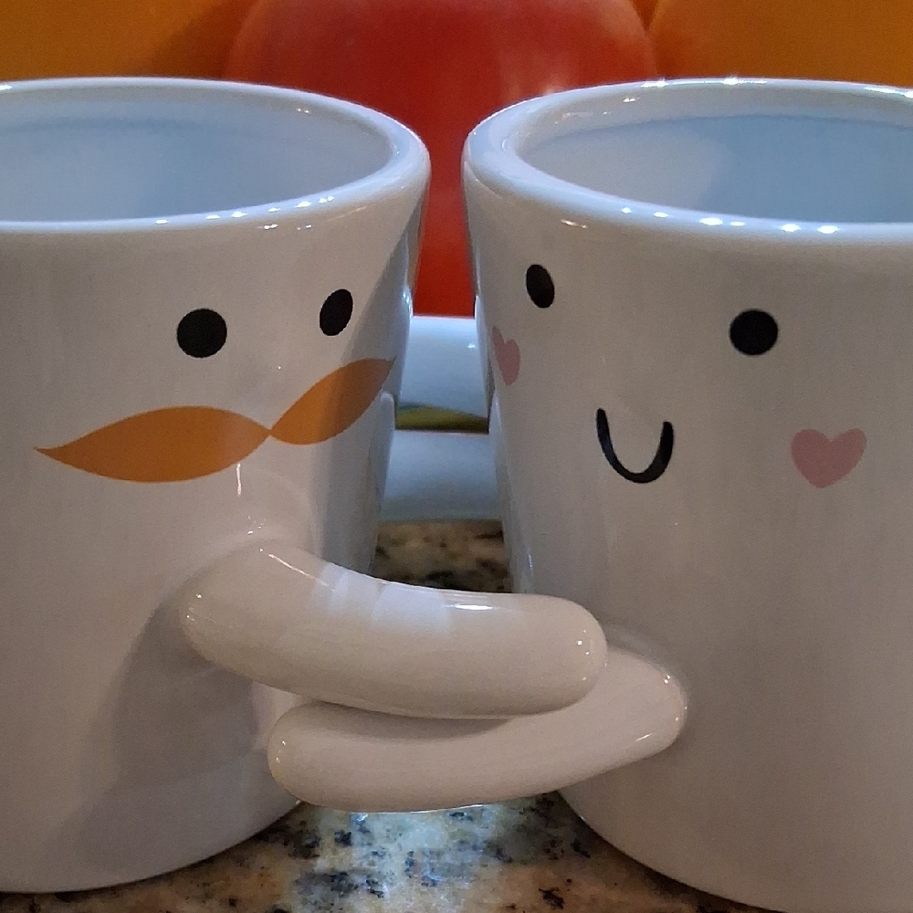 Adorable White Hugging Mugs Set. Rare Find. Super Cute!! - Picture 11 of 12